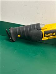 DeWalt DC385 18V Cordless Variable Speed Reciprocating Saw W/ Battery